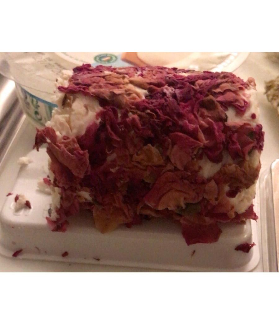 BUCHETTE DE CHEVRE AUX PETALES DE ROSE BUCHETTE DE CHEVRE AUX PETALES DE ROSE